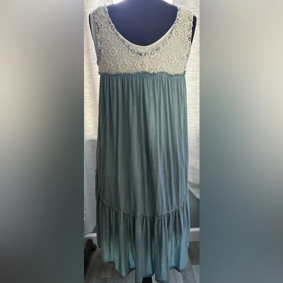 POL Lace Embroidered Tunic, hi-low - Picture 3 of 4